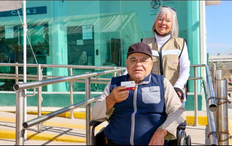 Con esta tarjeta se pueden hacer compras en comercios con terminal bancaria y realizar retiros en ventanillas o cajeros del Banco del Bienestar, todo sin pagar comisiones. CORTESÍA/@A_MontielR.