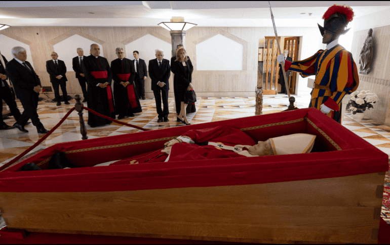 El primer velatorio de Francisco se celebró en la Domus Santa Marta, en una ceremonia privada para los residentes del Vaticano y la casa papal. EFE / Vaticano