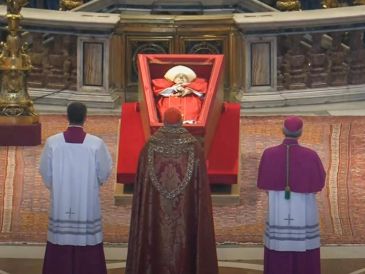 Desde su llegada al Vaticano, el papa y su sobrino se comunicaban por correo electrónico y teléfono. EFE