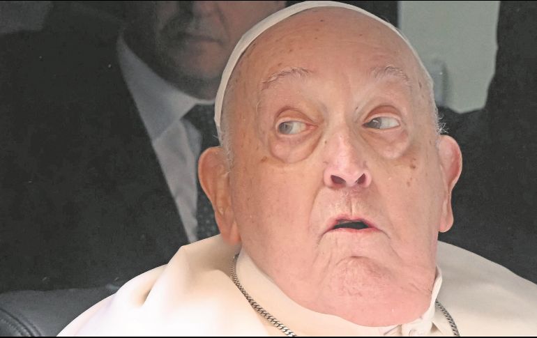 Foto tomada a la salida de la cárcel Regina Coeli de Roma, donde el Pontífice había visitado a los presos el 17 de abril pasado. AFP