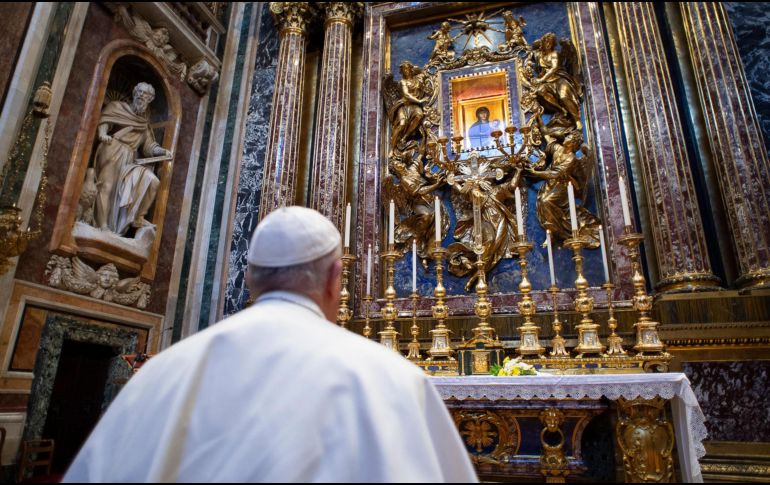 El Papa Francisco visita con regularidad la basílica romana de Santa María La Mayor, que eligió como su destino final. EFE / ARCHIVO