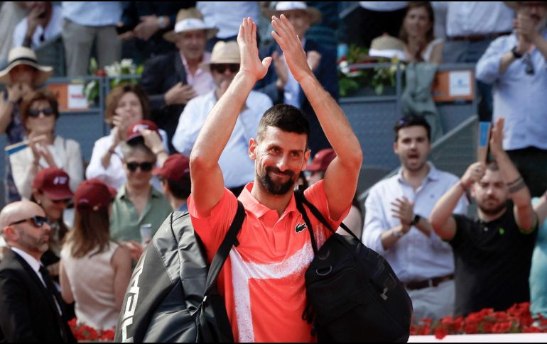 El tenista serbio Novak Djokovic, tras su derrota en la segunda ronda del Masters de Madrid en la Caja Mágica en la capital de España. EFE/ C. Moya