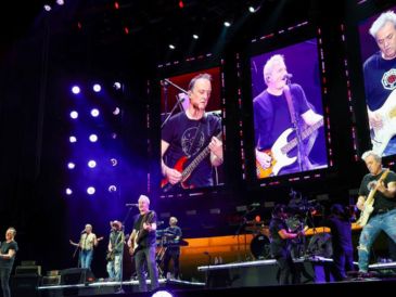 Hombres G regresó a nuestra ciudad en medio de su gira "Gracias, México", y si bien, no es la primera ocasión que traen sus clásicos a Guadalajara, pero sí es la primera vez que dan un espectáculo en el 3 de Marzo. EL INFORMADOR. / H. FIGUEROA