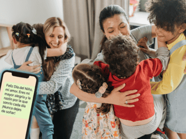 Un mensaje especial por WhatsApp puede ser una forma significativa y rápida de expresar amor. ESPECIAL/CANVA