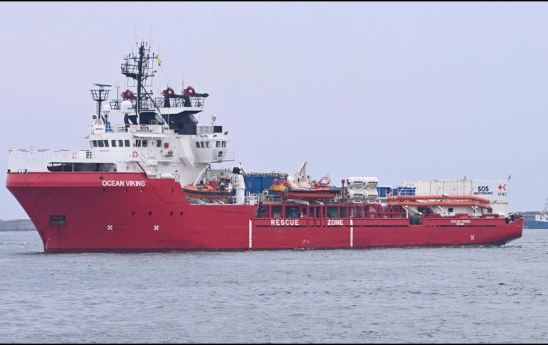 El personal del buque Ocean Viking, operado por la ONG, avistó desde cubierta las embarcaciones, frente a las costas de Libia. EFE / C. Fusco