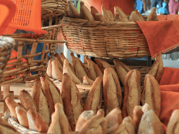 Un bolillo con frijolitos mata el hambre y apacigua el susto. EL INFORMADOR/ARCHIVO