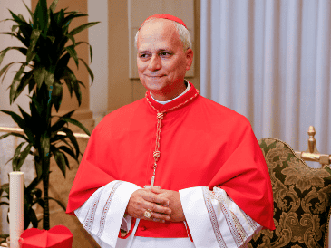 El Papa León XIV, en su primera aparición en el balcón en la Plaza de San Pedro. AP / R. De Lucca