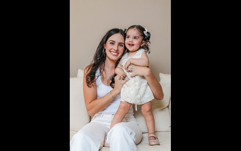 Pau Urrea con su hija. GENTE BIEN JALISCO / T. Duppa