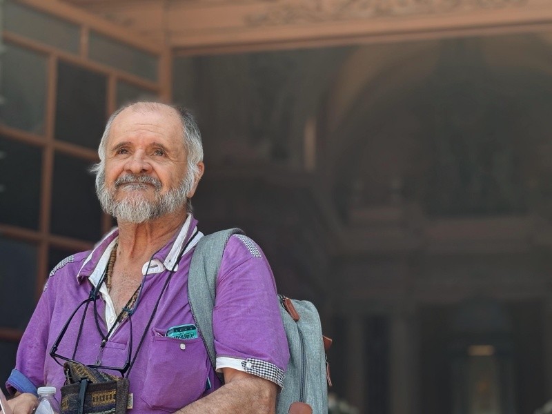 Oscar José Munguía es un visitante habitual de la Catedral. EL INFORMADOR/ C. Martínez.