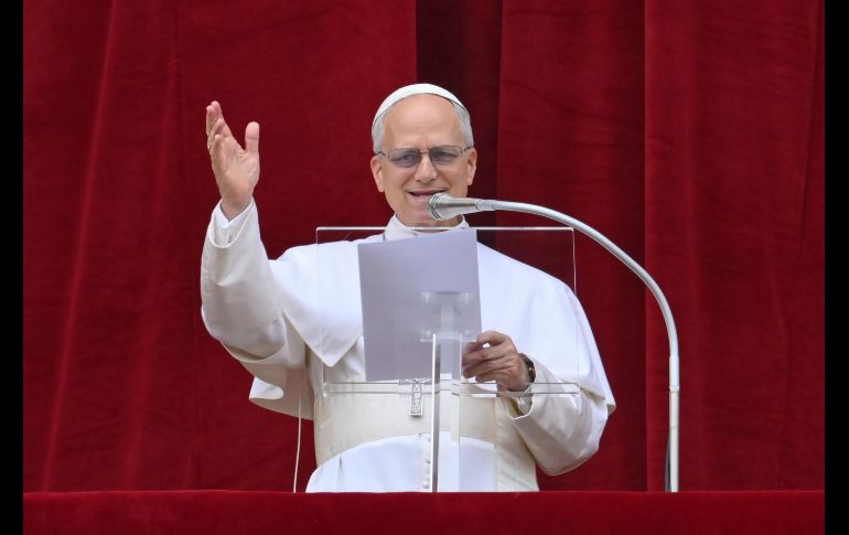 León retomó la tradición papal de ofrecer una bendición al mediodía, pero con varias novedades. EFE/A. DI MEO