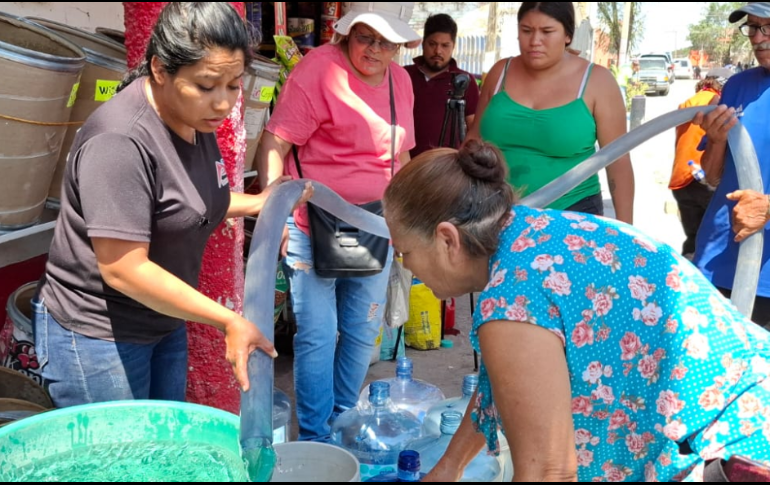 Se instalaron 17 cisternas distribuidas en las colonias afectadas, y se han desplegado 10 pipas municipales. X/
