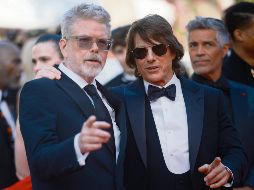 Christopher McQuarrie posa junto a Tom Cruise, durante la alfombra roja del estreno de “Mission Impossible: The Final Reckoning”. EFE