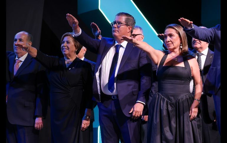 Orendáin de Obeso agradeció el trabajo realizado por el presidente saliente Luis Salazar Ramírez. EL INFORMADOR/ H. Figueroa.