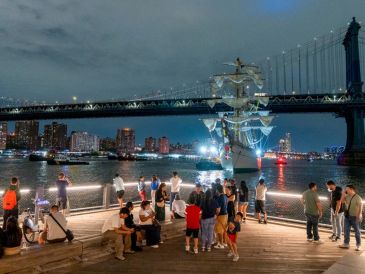 El accidente ocurrió cuando el buque Cuauhtémoc, con 277 tripulantes a bordo, perdió potencia y se impactó contra el puente. EFE/E. COLMENARES
