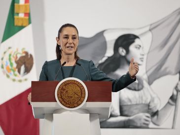 "Ya lo vamos a recibir el día de hoy, ya platicaremos con él. Queremos siempre buena relación con el Gobierno de los Estados Unidos", dijo Sheinbaum Pardo. EFE/J. MENDÉZ