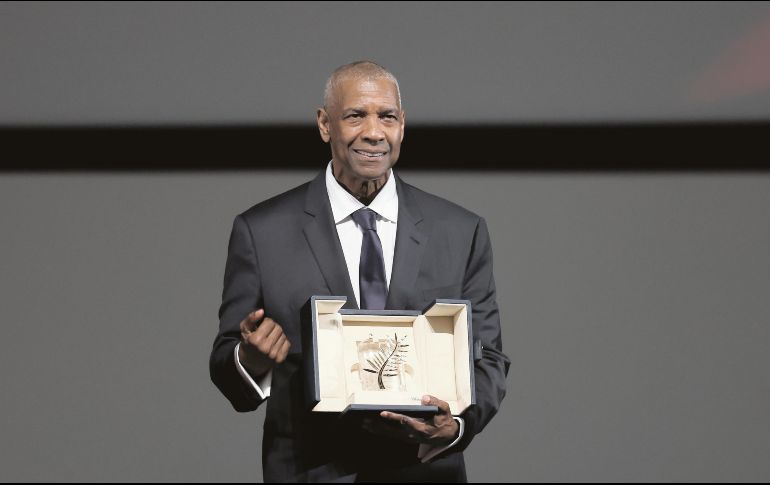 El actor recibió la Palma de Oro de Honor antes de la proyección de la película “Highest 2 Lowest”. EFE