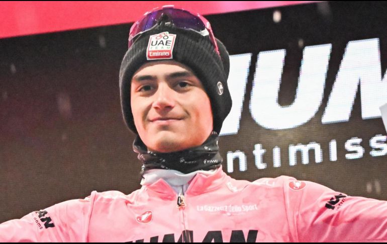 Este martes 20 de mayo, Isaac del Toro defendió con éxito su liderato al concluir la décima etapa, una contrarreloj individual ganada por el neerlandés Daan Hoole. EFE/ L. ZENNARO