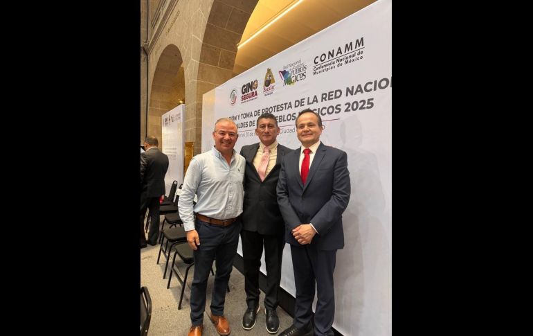 El evento se realizó en la Ciudad de México, donde se dieron cita alcaldes de distintas regiones del país, así como senadores y autoridades federales. CORTESÍA.