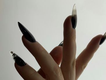 Descubre qué son las uñas "press-on". UNSPLASH / R. TITOV