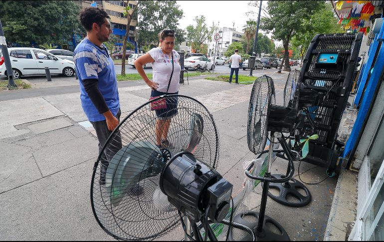 En los últimos días se ha incrementado la venta de ventiladores y aires acondicionados. EL INFORMADOR/A. Figueroa