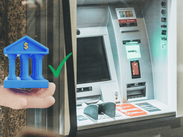 Según la Condusef, algunos bancos permiten retirar efectivo o consultar saldo sin comisión, aunque la tarjeta sea de otra institución. UNSPLASH/ J. Cooper