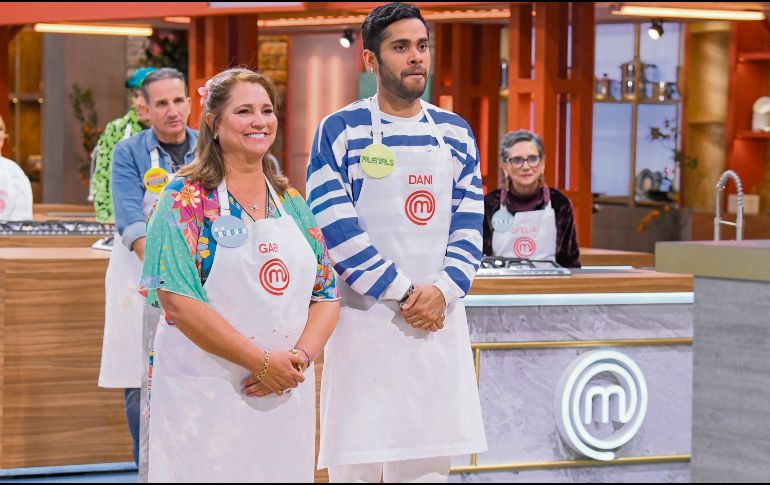 Gaby Rivero, junto a Dani Valle, recibe las críticas de los jueces, en la edición del pasado domingo. CORTESÍA