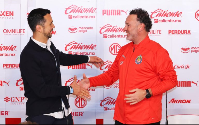 Javier Mier descartó que Gabriel Milito haya sido una segunda opción para llegar al banquillo de Chivas. IMAGO7.