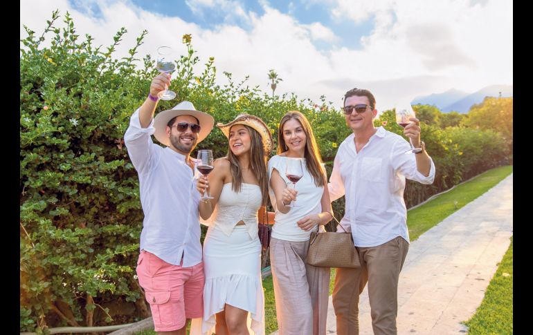 Diego Cantarero, Gretel Pérez, Ana Paula Alba y Alfredo Romero en la tercera edición de VinArt Ajijic. GENTE BIEN JALISCO / C. Pérez