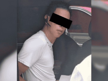 Alejandro se le detuvo bajo un mandato judicial que lo acusa por delitos en materia de trata de personas, en su modalidad de prostitución ajena u otras formas de explotación sexual. CORTESÍA/ Fiscalía de Jalisco.