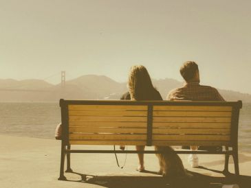 Ansiedad, celos, dependencia o necesidad de validación no son señales de amor, sino alertas que debemos aprender a reconocer. UNSPLASH