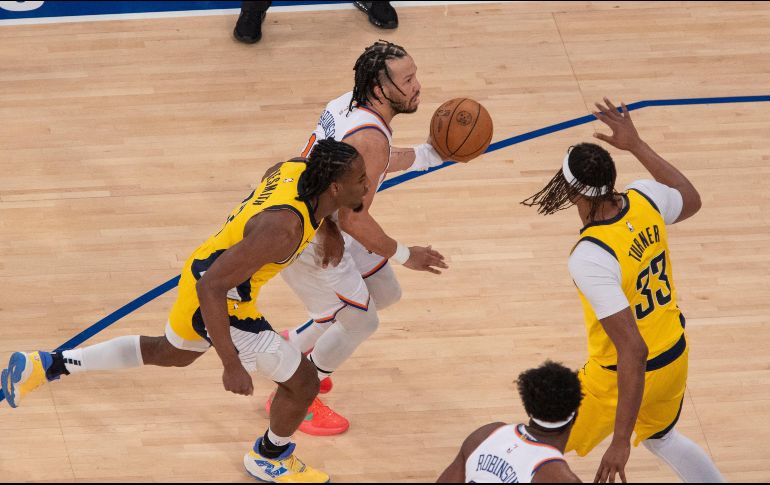 Jalen Brunson sumó 32 puntos para guiar a los Knicks al triunfo y así obligar a que se dispute el sexto juego de la final de la Conferencia Este. EFE/A. Colmenares