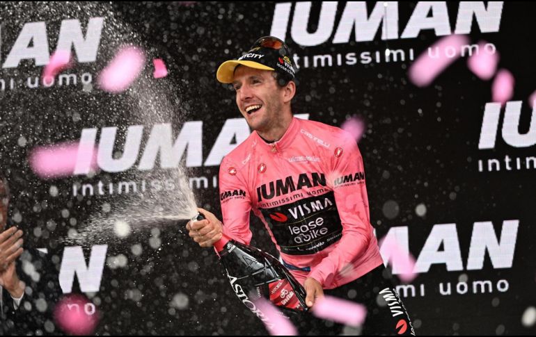Es el segundo título de una Gran Vuelta para Yates después de haber ganado la Vuelta a España en 2018. EFE / L. ZENNARO