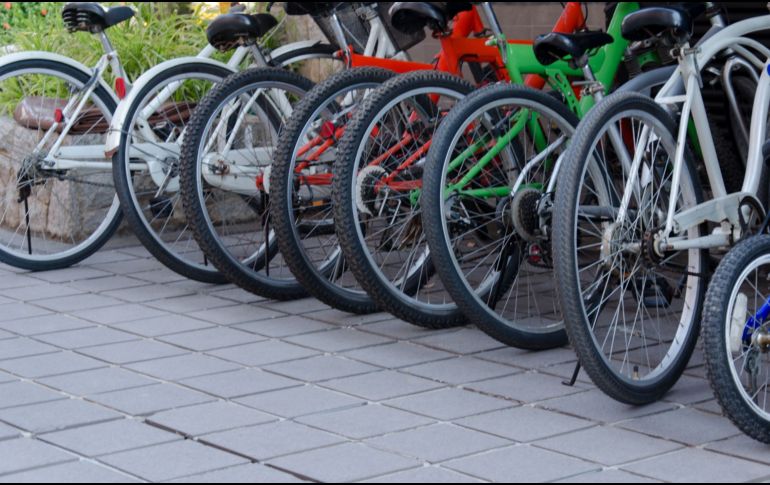 Si buscas una opción aún más económica, te recomendamos buscar en grupos de Facebook, Facebook Marketplace o alguna casa de empeño. CANVA/ ESPECIAL