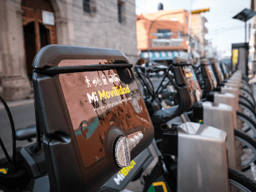 Actualmente, MiBici cuenta con 368 estaciones automatizadas distribuidas en tres municipios y 4 mil 57 unidades para liberar y finalizar los viajes en bicicleta. ESPECIAL