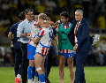 Los jugadores de Paraguay y el DT Gustavo Alfaro al final del partido contra Colombia por las eliminatorias del Mundial 2026. AP / F. Vergara
