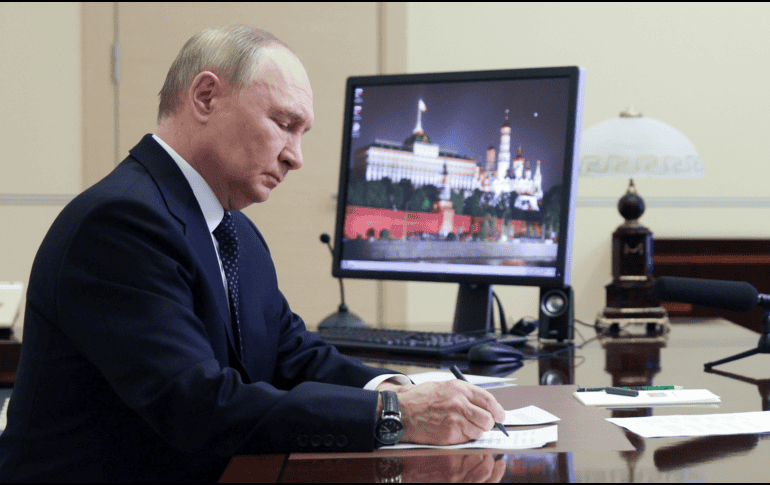 Trump aseguró a Putin que desconocía planes ucranianos de atacar aviación estratégica rusa. EFE/G. Grigorov.