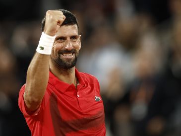 Novak Djokovic mantiene el paso firme en París y su siguiente reto será enfrentar al número uno del mundo. EFE/Y. Valat