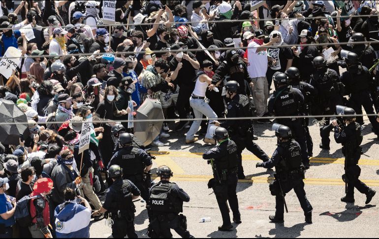 Dos mil agentes de la Guardia Nacional de Estados Unidos llegaron a Los Ángeles para tranquilizar las protestas por las detenciones masivas de migrantes. Van tres días de manifestaciones. AFP