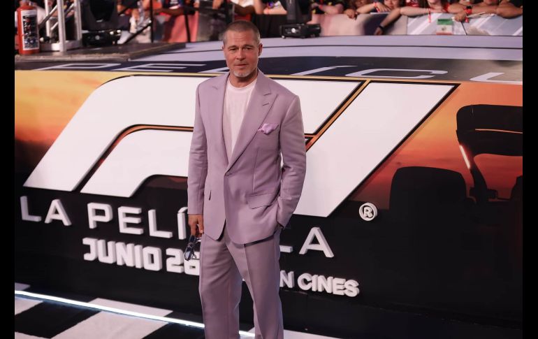 Durante el evento, Pitt, sonriente, saludó al público, firmó autógrafos y se tomó fotografías con los asistentes, además de atender a la prensa.