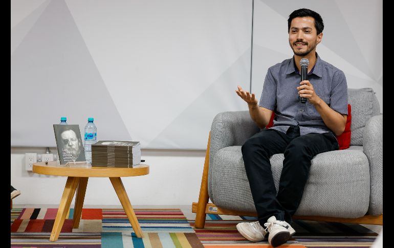 El escritor y crítico del cine, Alfredo González presentó hoy su libro “Lars von Trier contra el mundo”, de la editorial Fideicomiso para La Cineteca Nacional, en donde interpreta la filmografía del cineasta danés como una filosofía en imágenes de la crisis del mundo. EL INFORMADOR / H. Figueroa