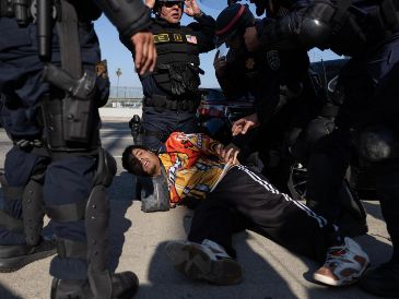 Mientras tanto, las protestas que se llevan a cabo en Los Ángeles en contra de las redadas de inmigración también se han propagado a Atlanta y la última de ellas terminó con varias detenciones. EFE/ A. DINNER