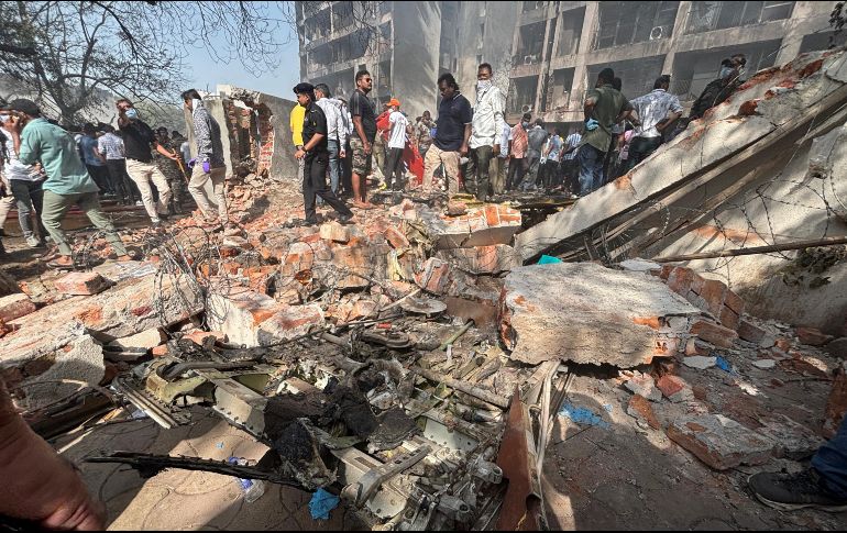 Air India ha establecido un centro de emergencia y un equipo de apoyo para las familias que buscan información sobre las personas que iban a bordo. EFE