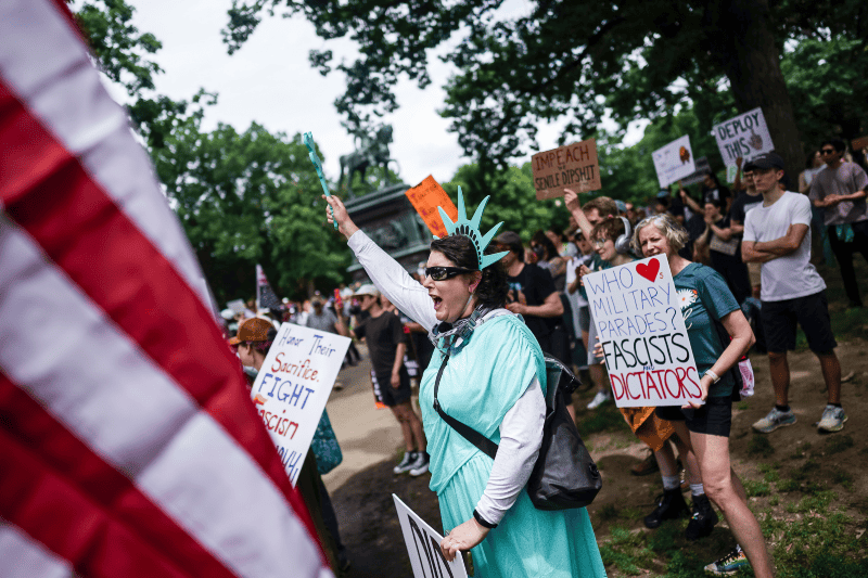 Las manifestaciones se producen tras las protestas que estallaron en todo el país por las redadas federales de inmigración. EFE / EPA / WILL OLIVER