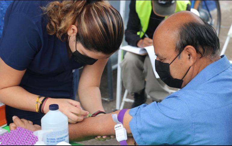 Hombres mayores de 50 años deben realizar chequeos médicos regulares para detectar a tiempo el cáncer. EL INFORMADOR/Archivo