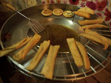 Los tacos dorados pueden disfrutarse sin culpa si se preparan con ciertos ingredientes. EL INFORMADOR/ ARCHIVO