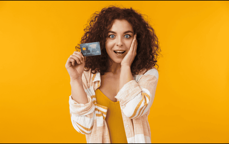 Las instituciones emisoras de tarjetas de crédito, por lo general, cuentan con mejores sistemas de monitoreo de seguridad y políticas de reembolso, lo que no siempre ocurre con las tarjetas de débito. CANVA