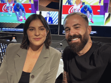 Los internautas han compartido memes, videos y comentarios que dan cuenta del impacto mediático de esta pareja de comentaristas. ESPECIAL / X / @marccrosas