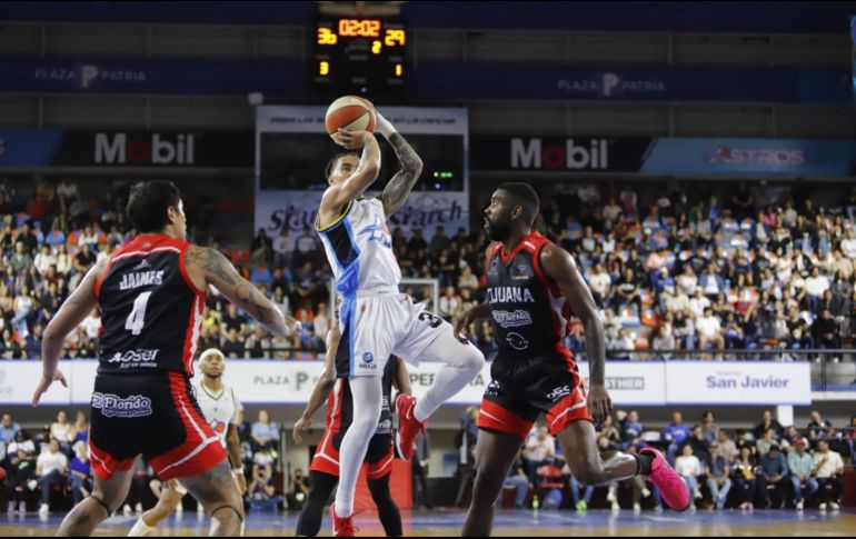 Los Astros fueron más efectivos en el juego bajo el aro, lo cual marcó la diferencia en este primer duelo ante los Zonkeys. CORTESÍA/Astros de Jalisco