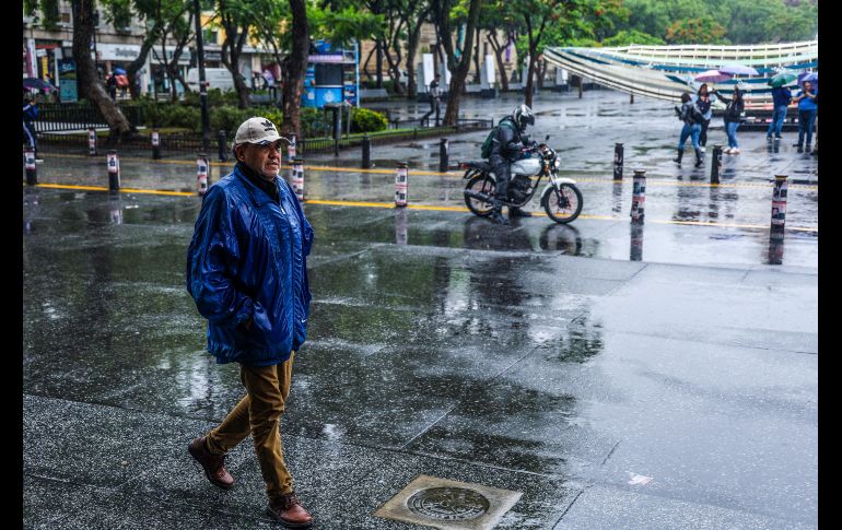 En la ajetreada, caótica e inundada metrópoli de Guadalajara, Meteored pronostica que los chubascos tormentosos.  EL INFORMADOR / A. Navarro