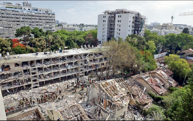La Guardia Revolucionaria iraní anunció ayer que atacó el aeropuerto Ben Gurión en Tel Aviv, centros de “investigación biológica” y otros objetivos, tras el bombardeo de Estados Unidos contra tres instalaciones nucleares en Irán. ESPECIAL